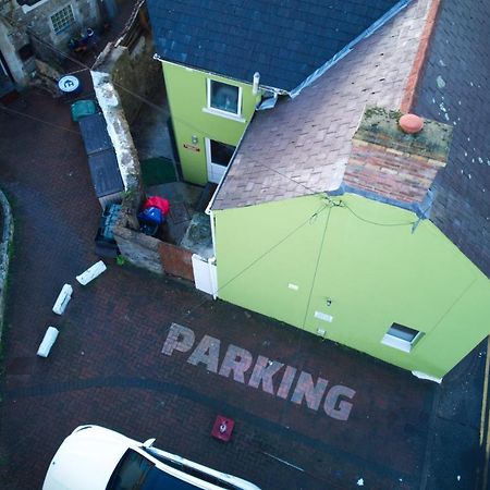 James John Hamilton House And Backpacker Hostel Fishguard Exterior photo