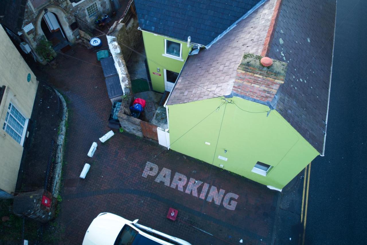 James John Hamilton House And Backpacker Hostel Fishguard Exterior photo